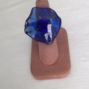 Woman’s Blown Glass Ring size 6 color Blue pretty design NWOT